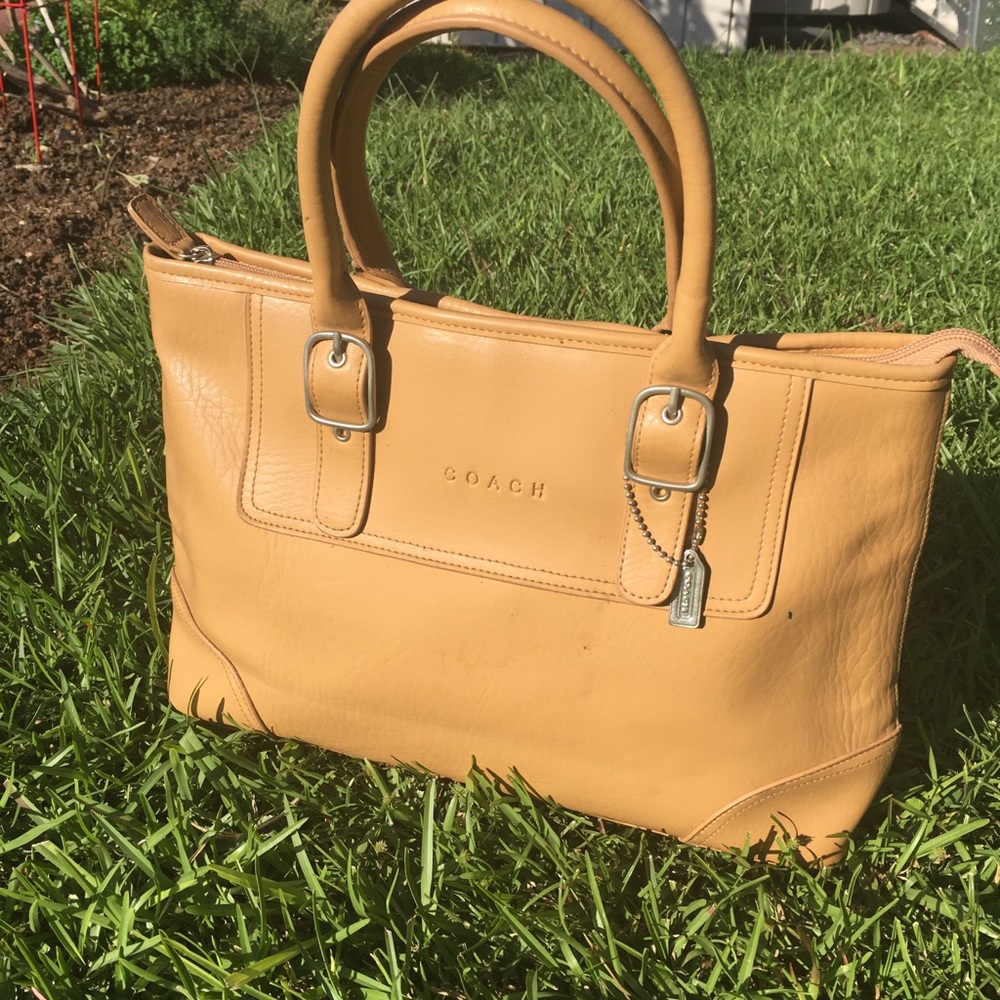 COACH BRAND HANDBAG